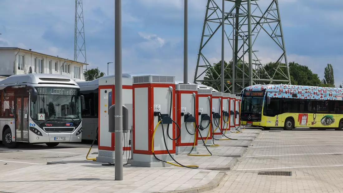 Neue Betriebshöfe für E-Busse brauchen große Flächen - Bild: Ulrich Perrey/dpa