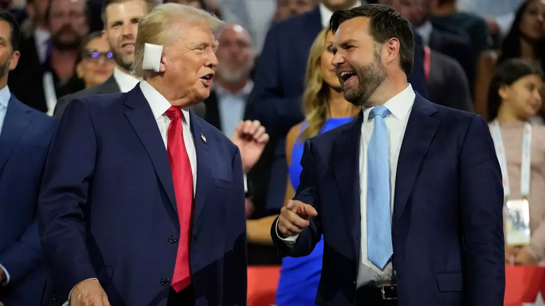 Trump und Vance bei ihrem ersten gemeinsamen Auftritt als mögliches Duo für das Weiße Haus. - Bild: Paul Sancya/AP
