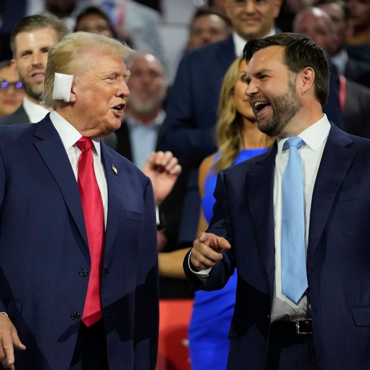 Trump und Vance bei ihrem ersten gemeinsamen Auftritt als mögliches Duo für das Weiße Haus. - Foto: Paul Sancya/AP