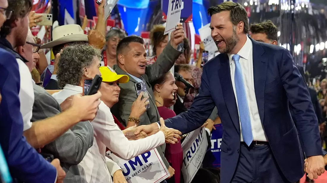J.D. Vance' Beststeller erzählt von einer Schicht, die Trumps Wahlsieg mit möglich machte. Nun soll der Politiker Trump mit zur zweiten Amtszeit helfen. - Bild: Carolyn Kaster/AP/dpa