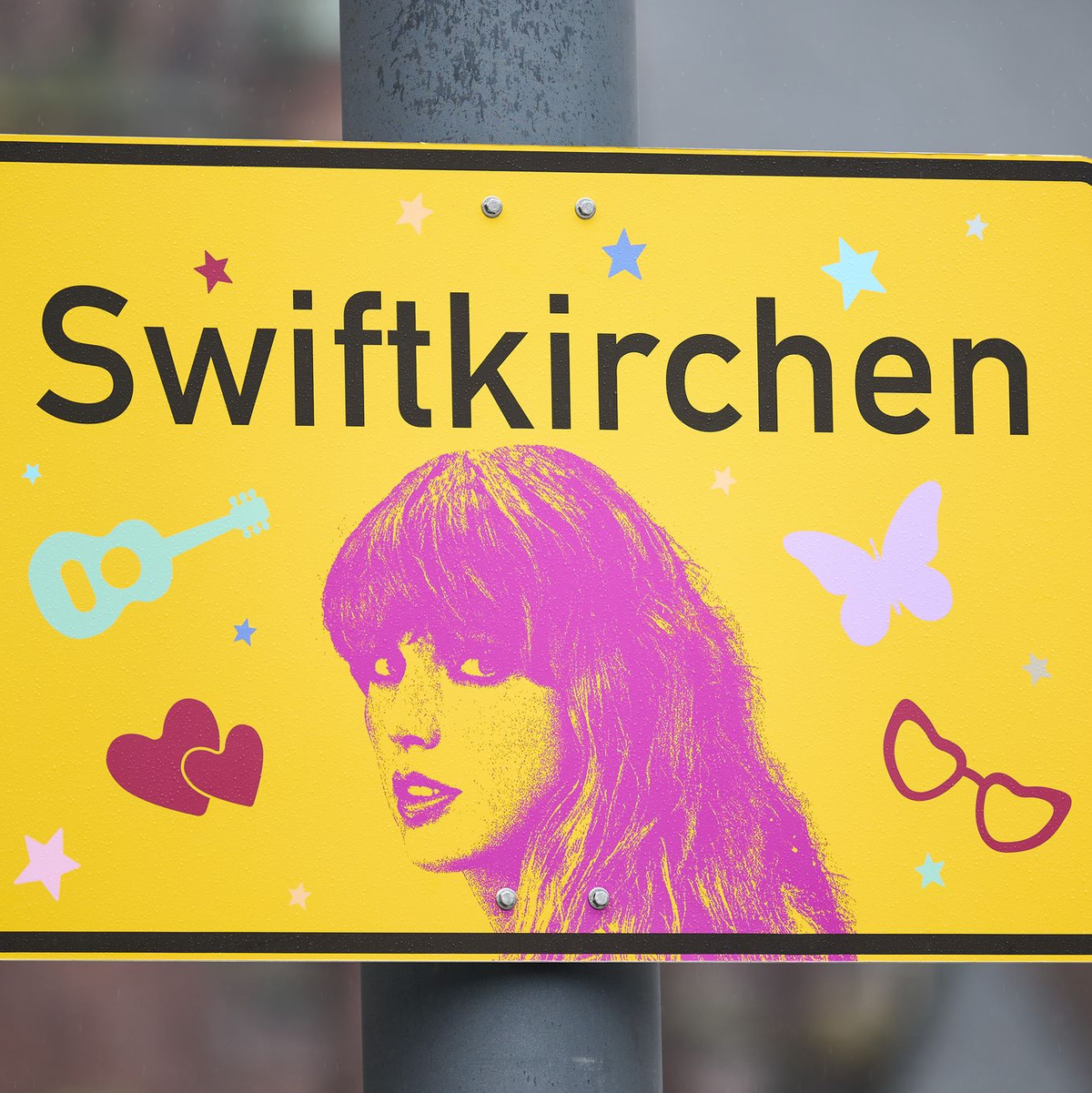 Zu Ehren der Musikerin Taylor Swift benennt sich Gelsenkirchen vorübergehend in «Swiftkirchen» um. - Foto: Bernd Thissen/dpa