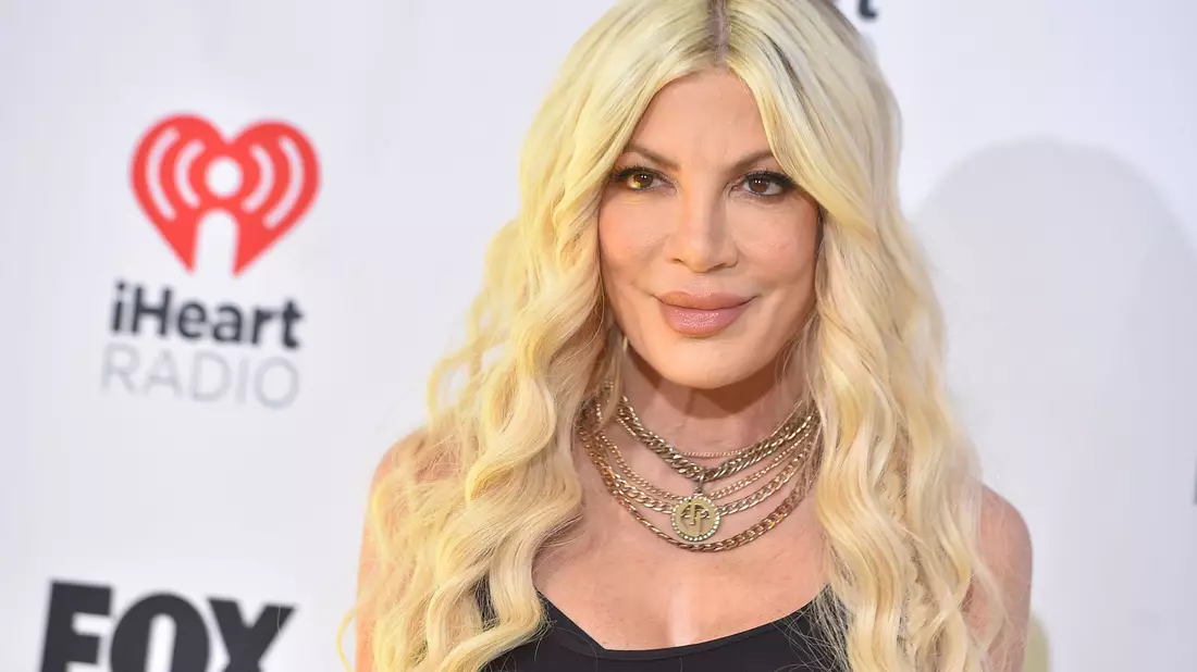 Tori Spelling trauert um ihre «Beverly Hills, 90210»-Kollegin und alte Freundin Shannen Doherty. - Bild: Jordan Strauss/Invision via AP/dpa
