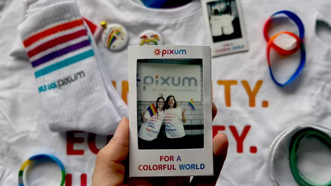 For a colorful World: Pixum erstmals beim CSD in Köln dabei - Bild: presseportal.de