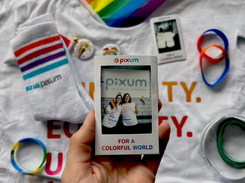 For a colorful World: Pixum erstmals beim CSD in Köln dabei - Foto: presseportal.de