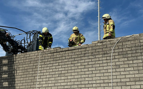 FF Goch: Feuer nach Dacharbeiten - Foto: presseportal.de