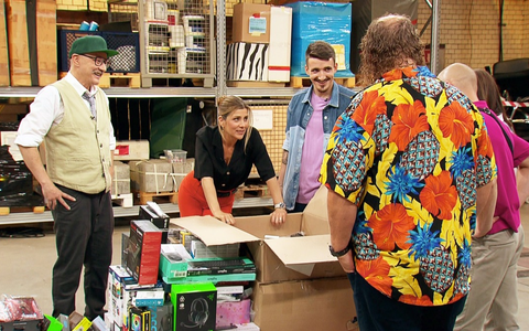 Luis ist der Neue bei Die Retourenjäger- beim Trödeltrupp hilft Mauro bei der Erfüllung eines Traums - Foto: presseportal.de