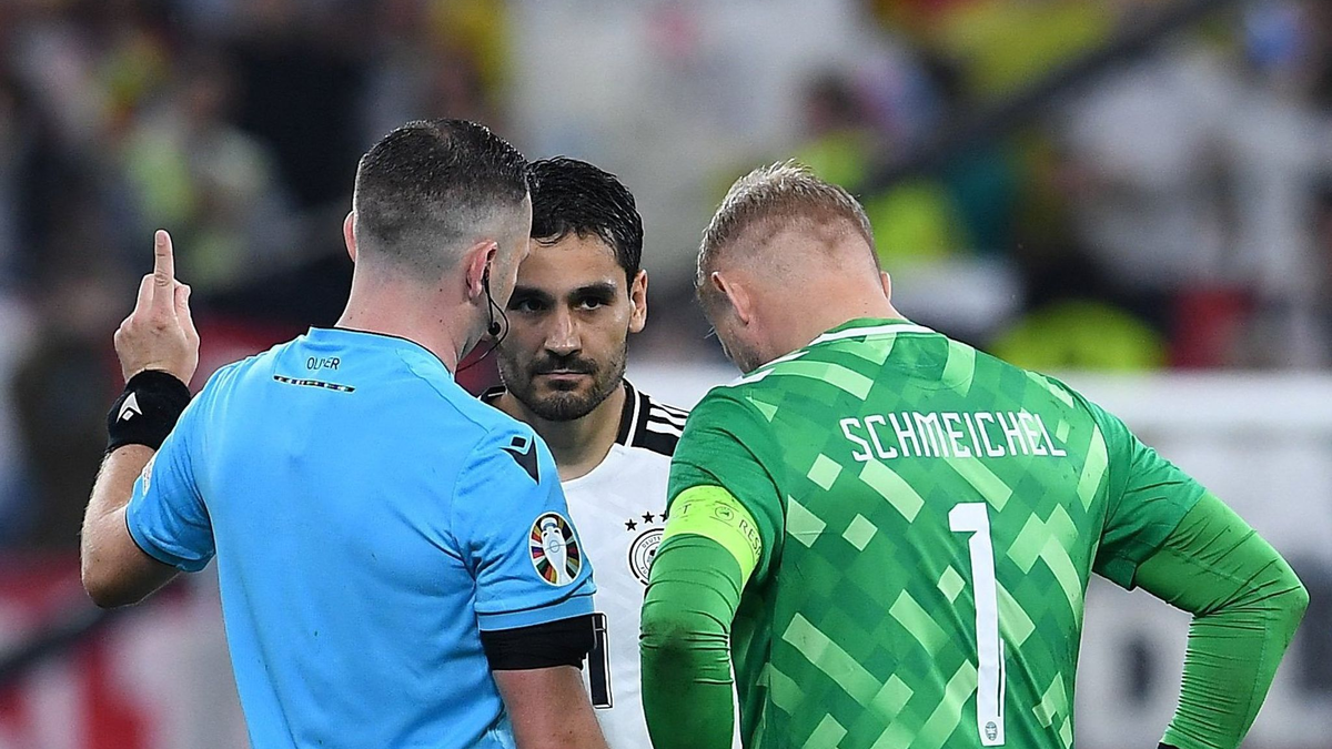 Schluss mit Rudelbildung: Die Kapitänsregelung kommt nach Deutschland. - Foto: Revierfoto/dpa