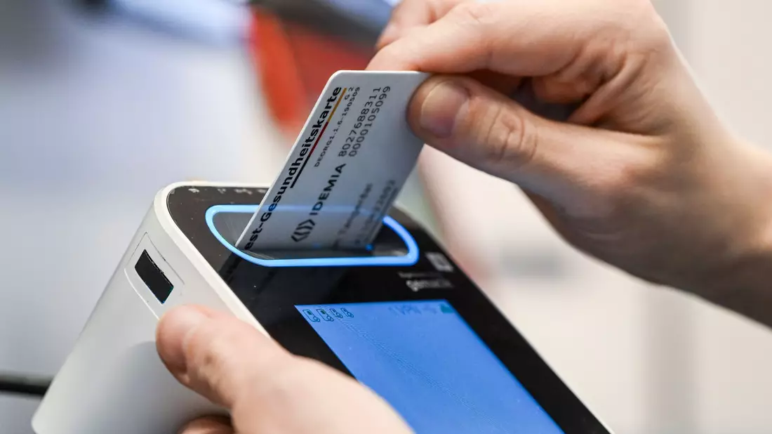 Die elektronische Patientenakte ist in der deutschen Bevölkerung populär. (Symbolbild) - Bild: Jens Kalaene/dpa