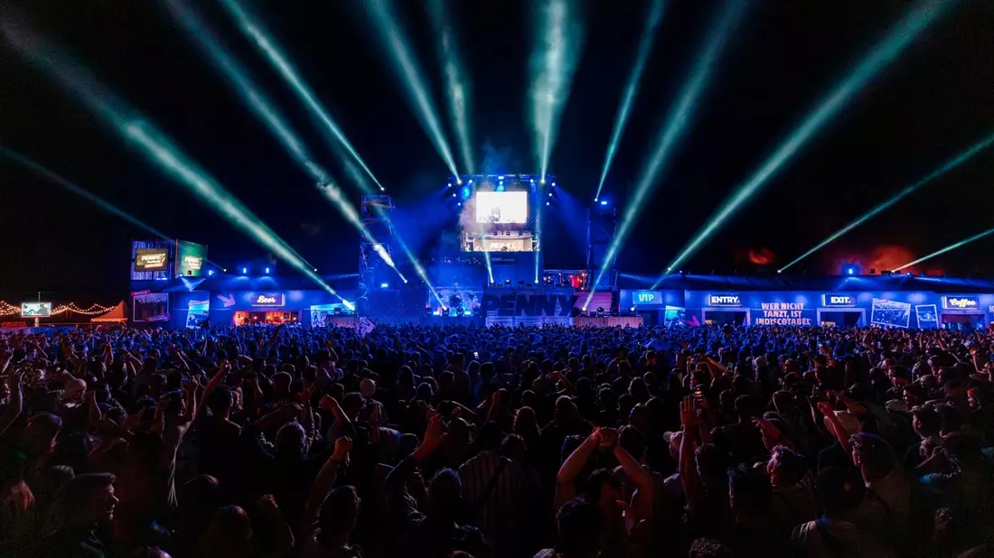 PAROOKAVILLE, PENNY, Party / Rekordversuch am Mittwoch: Mit bis zu 20.000 Camper:innen größte Kopfhörer-Party in Deutschland - Bild: presseportal.de