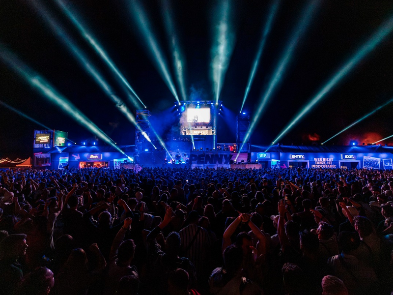 PAROOKAVILLE, PENNY, Party / Rekordversuch am Mittwoch: Mit bis zu 20.000 Camper:innen größte Kopfhörer-Party in Deutschland - Foto: presseportal.de