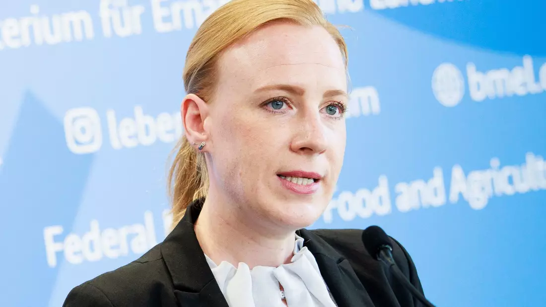 Ariane Kari hat vor einem Jahr das Amt der Bundestierschutzbeauftragten übernommen. - Bild: Carsten Koall/dpa