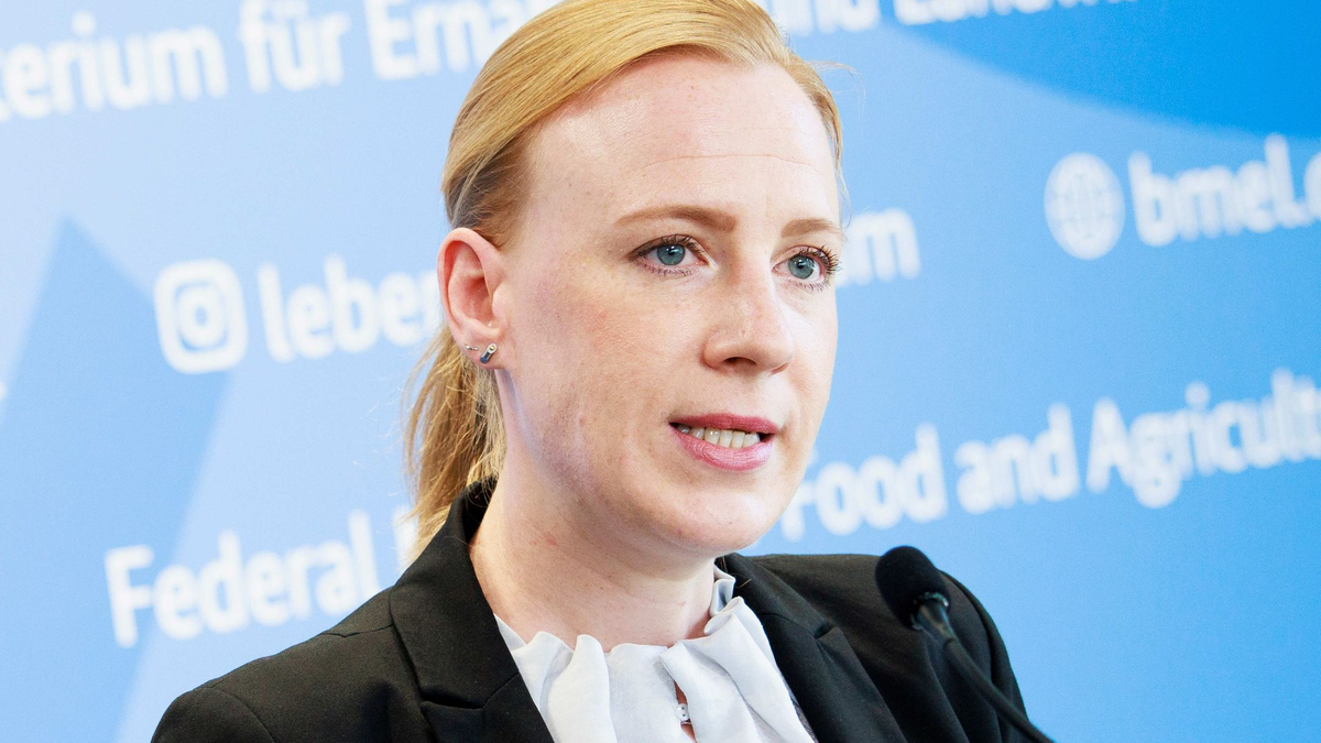 Ariane Kari hat vor einem Jahr das Amt der Bundestierschutzbeauftragten übernommen. - Foto: Carsten Koall/dpa