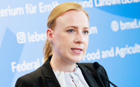 Ariane Kari hat vor einem Jahr das Amt der Bundestierschutzbeauftragten übernommen. - Foto: Carsten Koall/dpa