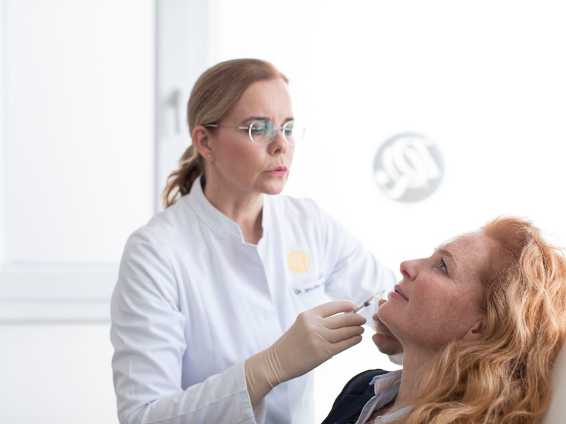 Anti-Aging, aber richtig: Dermatologe verrät, wann der richtige Zeitpunkt ist, um mit Anti-Aging zu starten und worauf unbedingt zu achten ist - Foto: presseportal.de