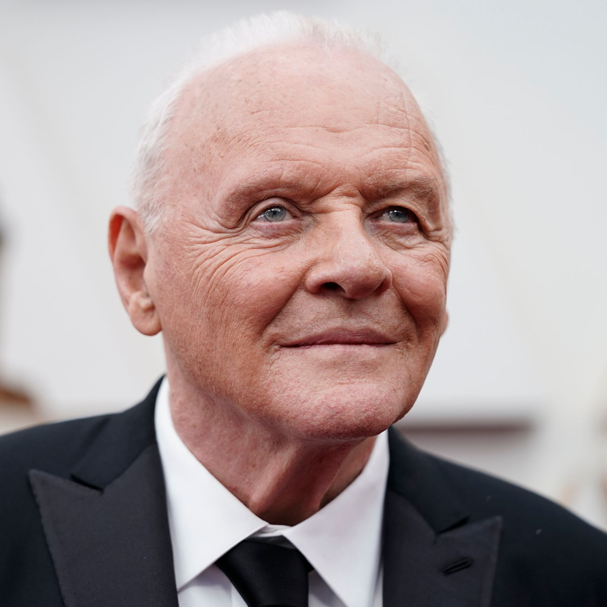 Anthony Hopkins tritt für Roland Emmerichs Gladiatoren-Serie als römischer Kaiser vor die Kamera  - Foto: Jae C. Hong/Invision/AP/dpa