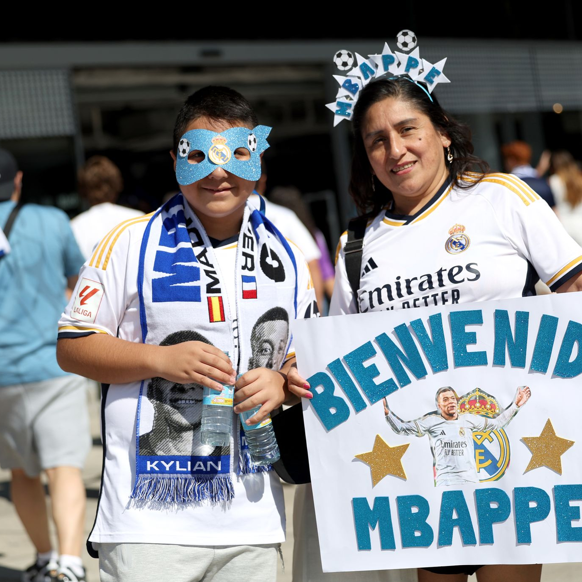 Die Fans freuen sich auf die neueste Attraktion. - Foto: Isabel Infantes/PA Wire/dpa