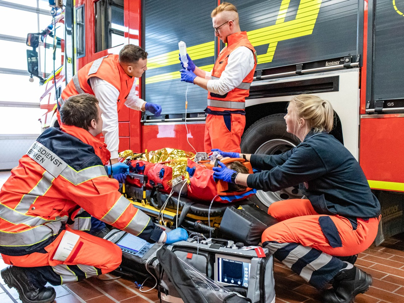 FW Bremerhaven: Notfallsanitäterin und Notfallsanitäter bei der Feuerwehr gesucht - Foto: presseportal.de