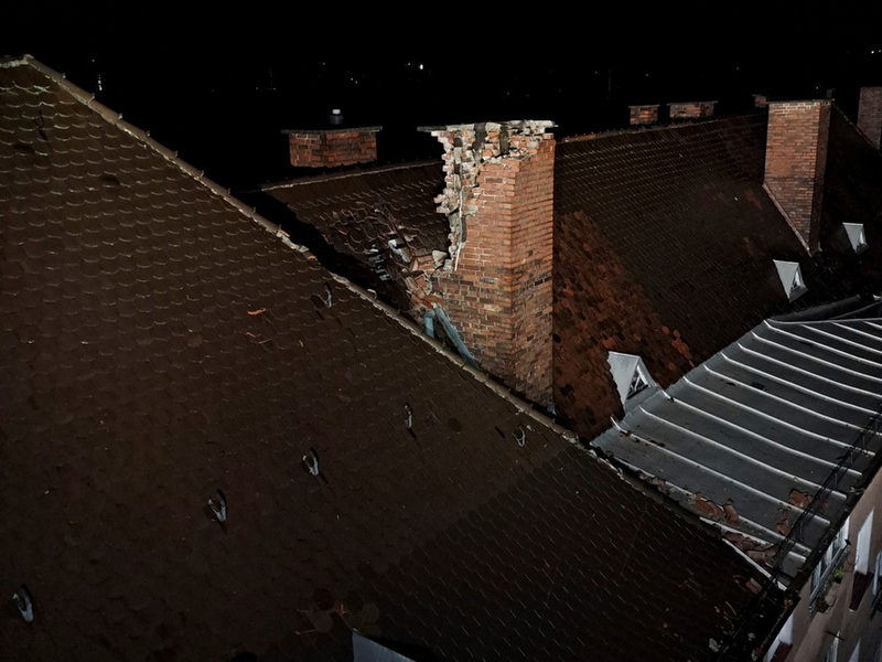 FW-M: Schornstein durch Blitz zerstört (Nymphenburg) - Foto: presseportal.de