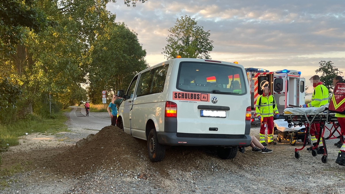 POL-LWL: Schülertransporter verunglückt - mehrere Verletzte - Foto: presseportal.de