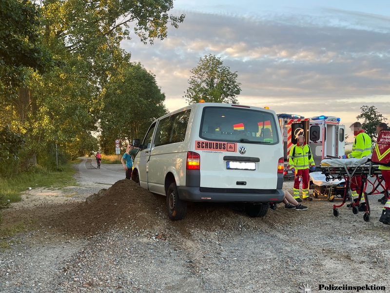POL-LWL: Schülertransporter verunglückt - mehrere Verletzte - Foto: presseportal.de