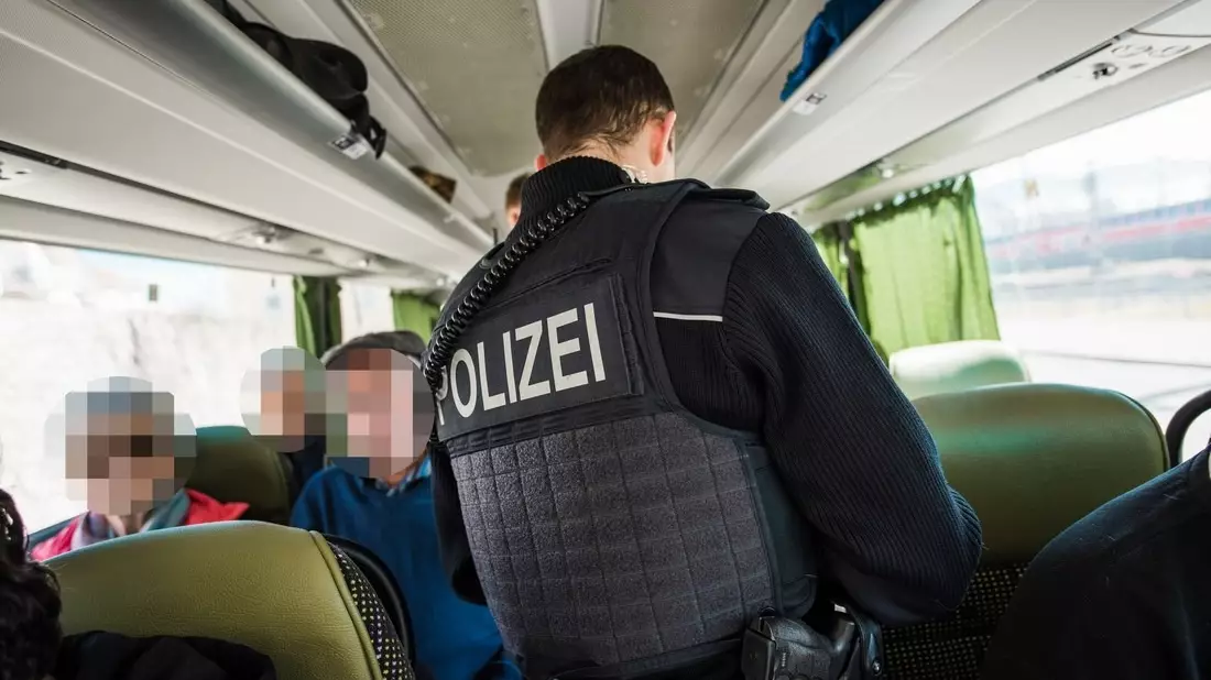 Bundespolizeidirektion München: Wiedereinreisesperre und fünf Aufenthaltsermittlungen/ Bundespolizei weist Georgier ins Heimatland zurück - Bild: presseportal.de