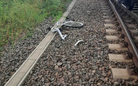 BPOLI MD: Zeugenaufruf der Bundespolizei: Unbekannte werfen zwei Fahrräder von Brücke ins Gleis, welche von Zügen erfasst werden - Foto: presseportal.de
