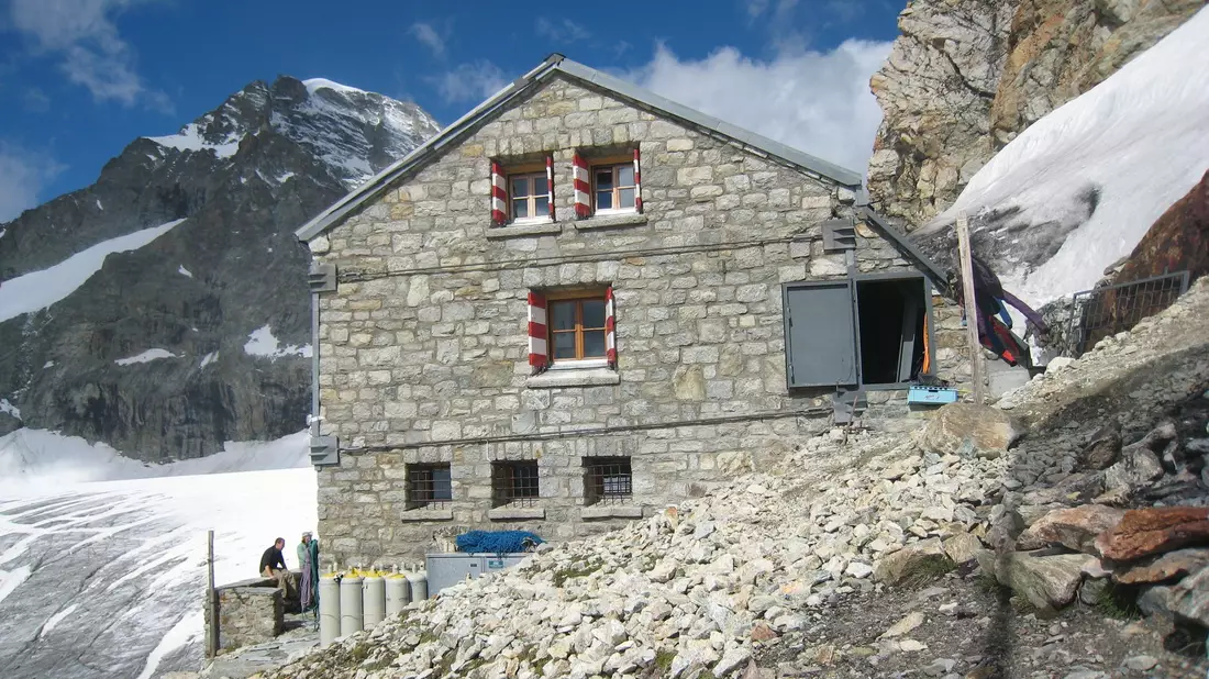 Das Auftauen des Permafrosts sorgt bei manchen Hütten in den Alpen für Probleme.  - Bild: Schweizer Alpen-Club/dpa