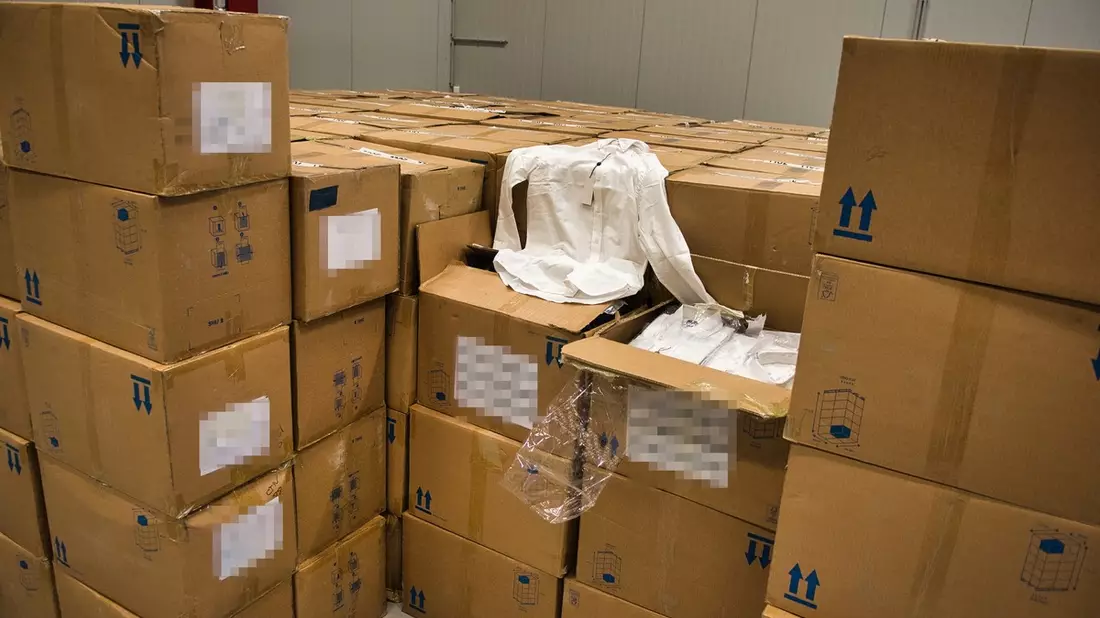HZA-AC: Aachener Zoll stellt tonnenweise gefälschte Textilien sicher - Originalwarenwert 1,4 Millionen Euro - Bild: presseportal.de