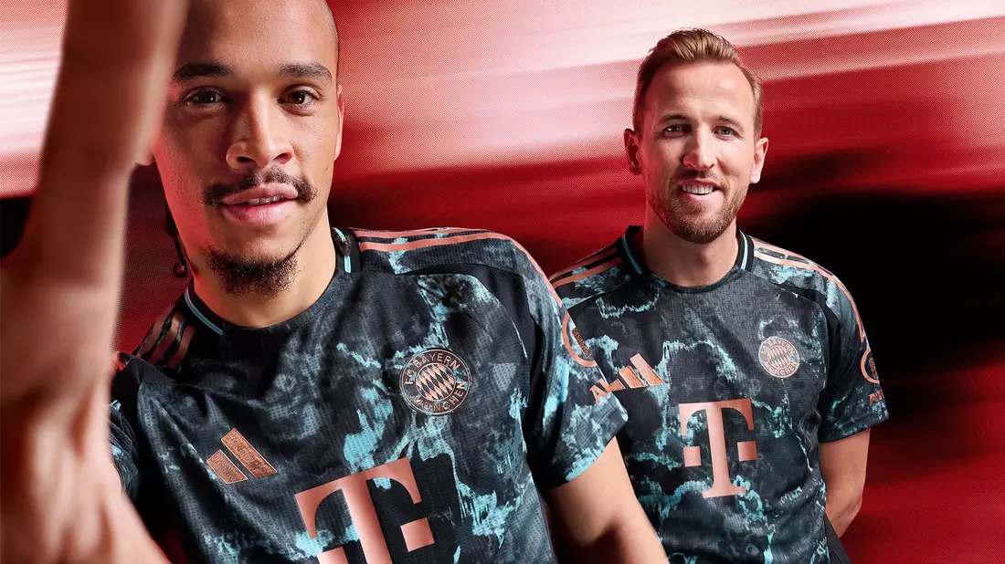 Diese Trikot tragen die Bayern-Stars 2024/2 auswärts. - Bild: -/FC Bayern München/dpa