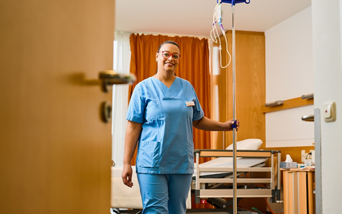 37°: Arbeitskräfte weltweit gesucht / ZDF-Reportagereihe begleitet Brasilianerin und Tunesier bei ihrem Start in Deutschland - Foto: presseportal.de