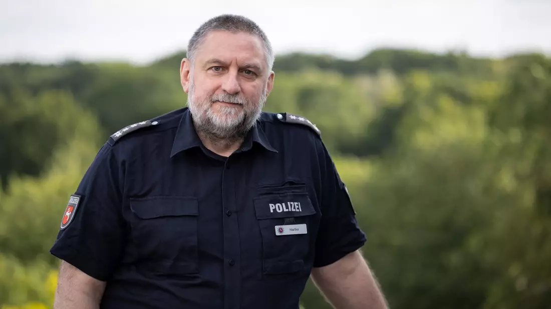 POL-H: Erster Polizeihauptkommissar Hartke übernimmt Interimsleitung des Polizeikommissariats Hannover-Limmer - Bild: presseportal.de