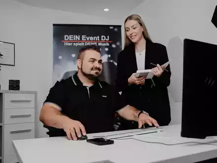 Kein DJ-Drama mehr: Dennis Walter von DEIN Event DJ garantiert eine stressfreie Hochzeitsplanung - Foto: presseportal.de