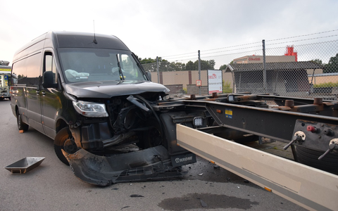 POL-HF: Zusammenstoß mit Anhänger- Ablenkung führt zum Unfall - Foto: presseportal.de