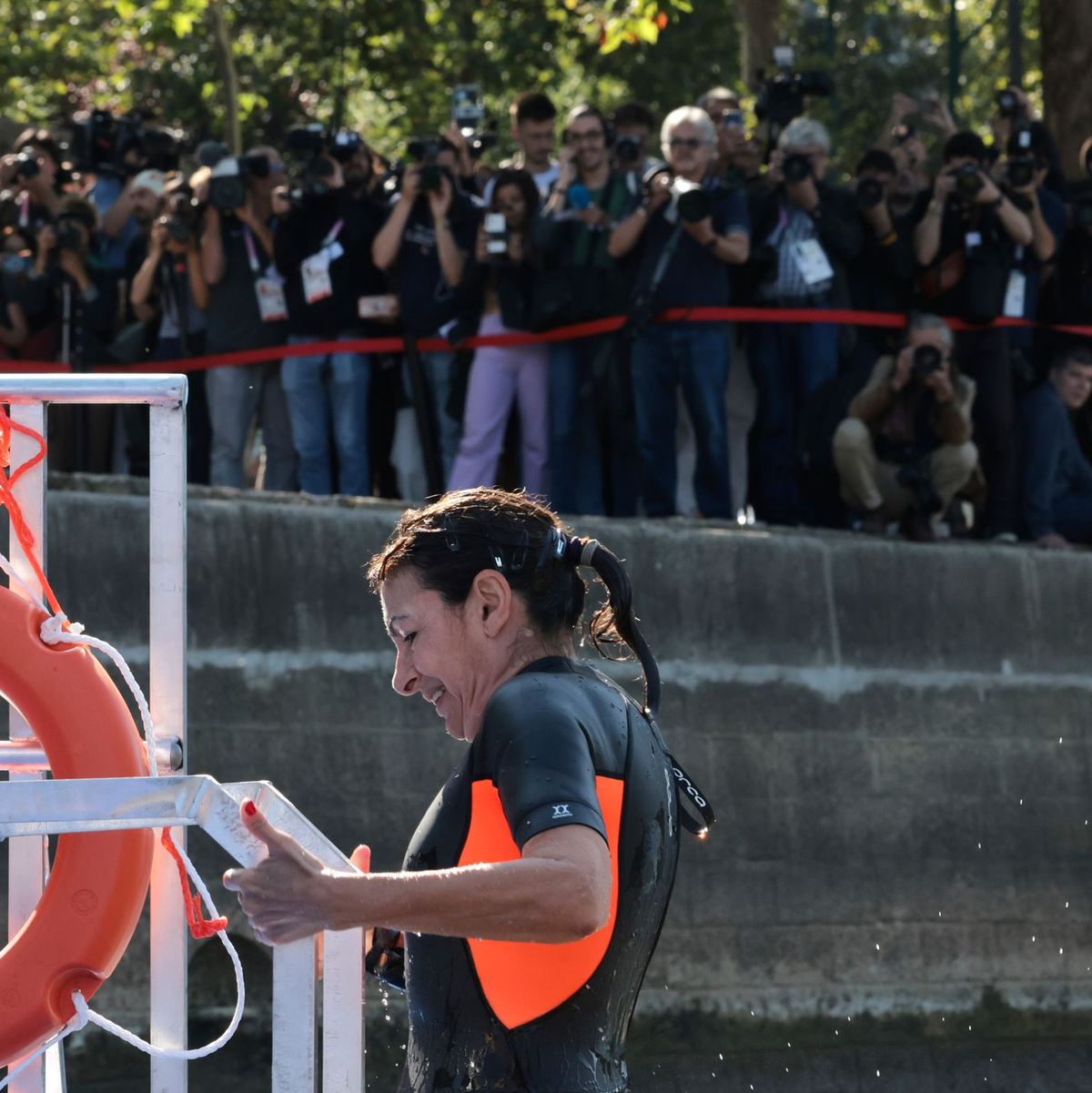 Der Schwimmausflug der Pariser B - Foto: Joel Saget/POOL AFP/AP/dpa