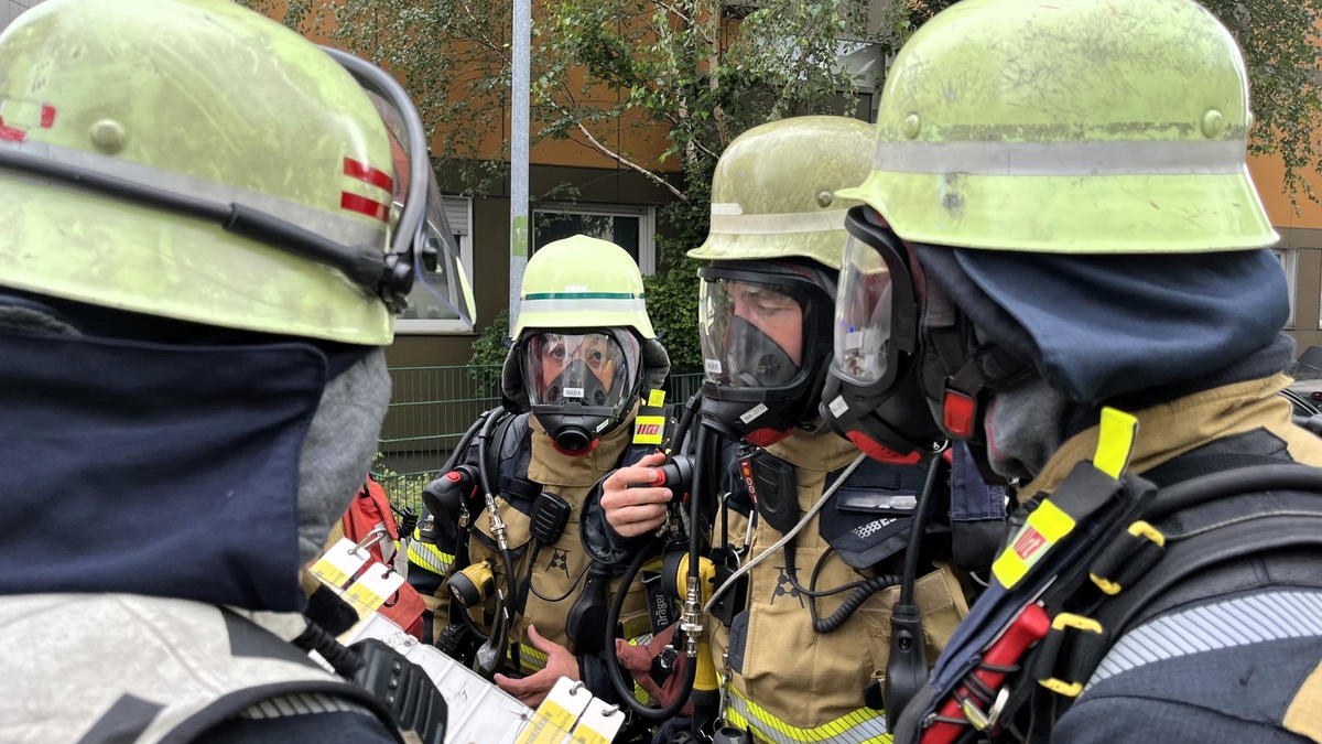 FW-E: Aufzugsbrand in Essen-Holsterhausen - Rauch breitet sich über mehrere Etagen aus - Foto: presseportal.de