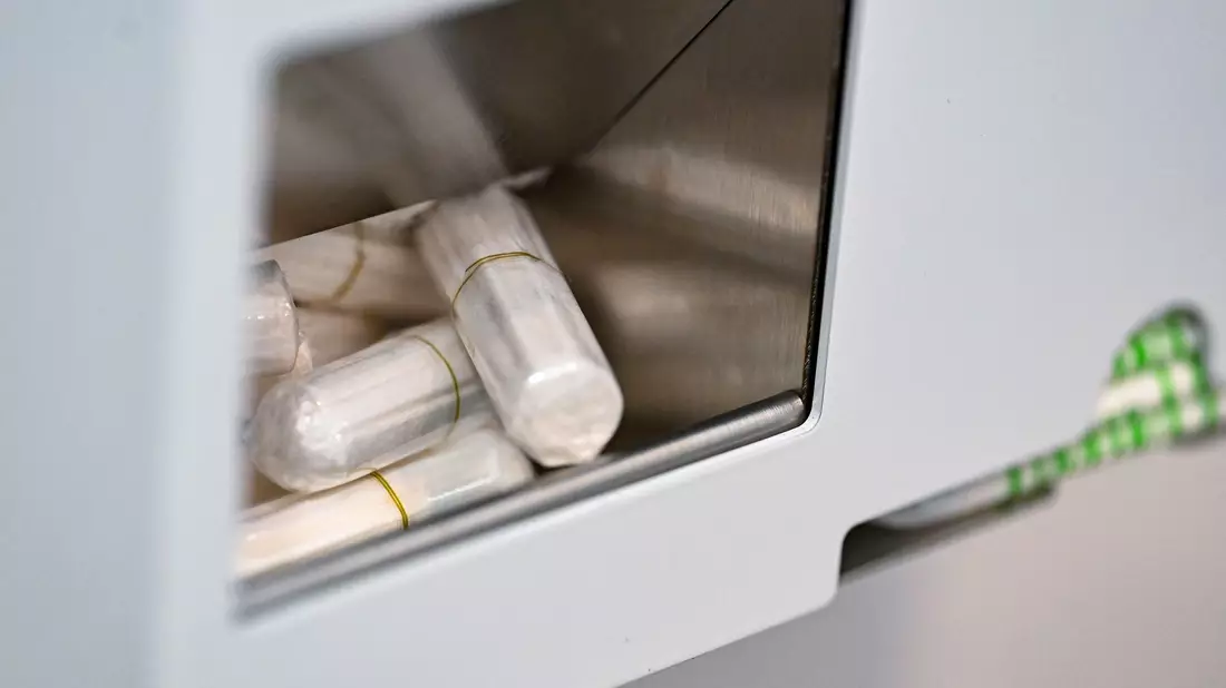 Tampons können Frauen mit ruhigem Gewissen weiterhin nutzen. (Archivbild) - Bild: Bernd Weißbrod/dpa