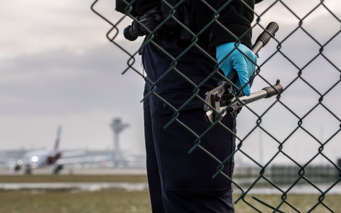 Klimaprotest am Flughafen Berlin Brandenburg - Foto: Paul Zinken/dpa