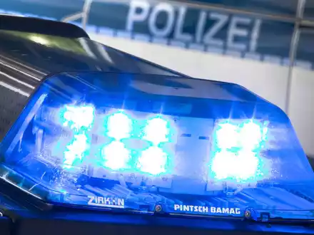 Wegen des Singens eines rassistischen Texts zum Partylied «L'amour toujours» von Gigi D'Agostino hat die Staatsanwaltschaft zwei Jugendliche angeklagt. (Symbolfoto) - Foto: Friso Gentsch/dpa