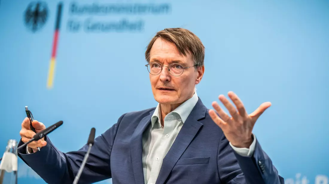 Sehr viel muss gemacht werden - Lauterbach nach dem Kabinett - Bild: Michael Kappeler/dpa