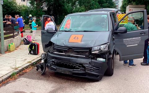 FW-M: Umgestürzter Kleintransporter blockiert Fahrbahn (Hadern) - Foto: presseportal.de