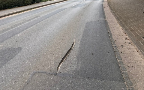 POL-NI: Fahrbahn in Bücken durch tiefe Furchen beschädigt - Verursacher gesucht - Foto: presseportal.de