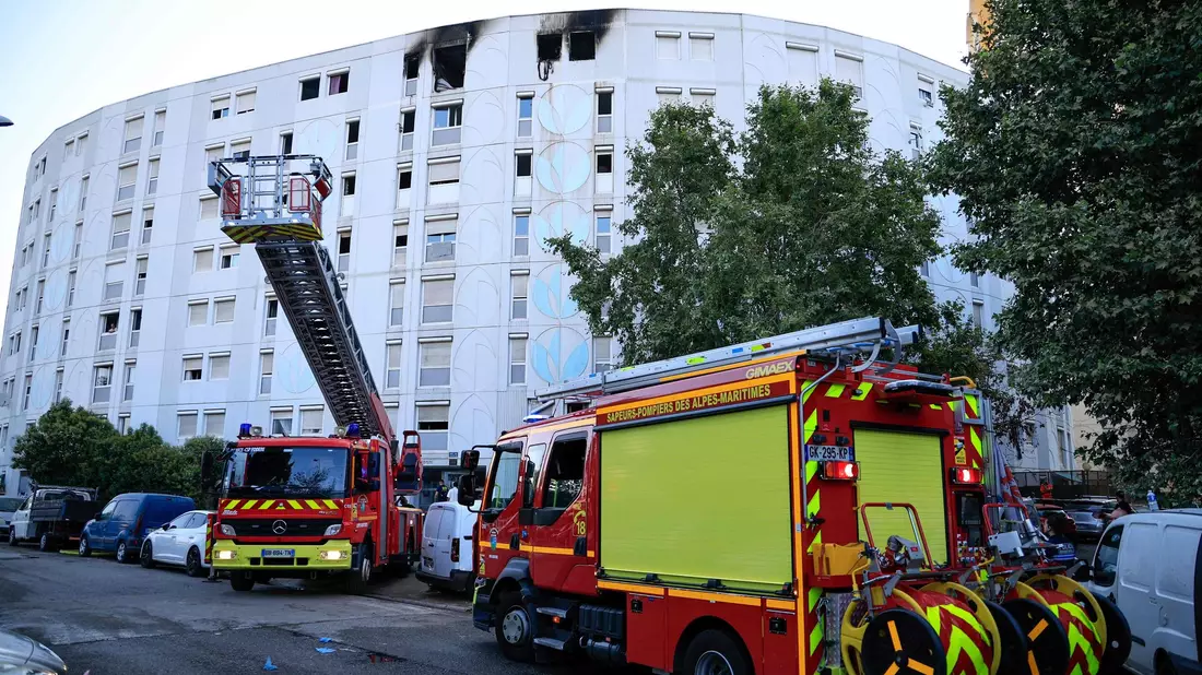 Auch Kinder sind bei einem Wohnungsbrand in Nizza gestorben. - Bild: Valery Hache/AFP/dpa