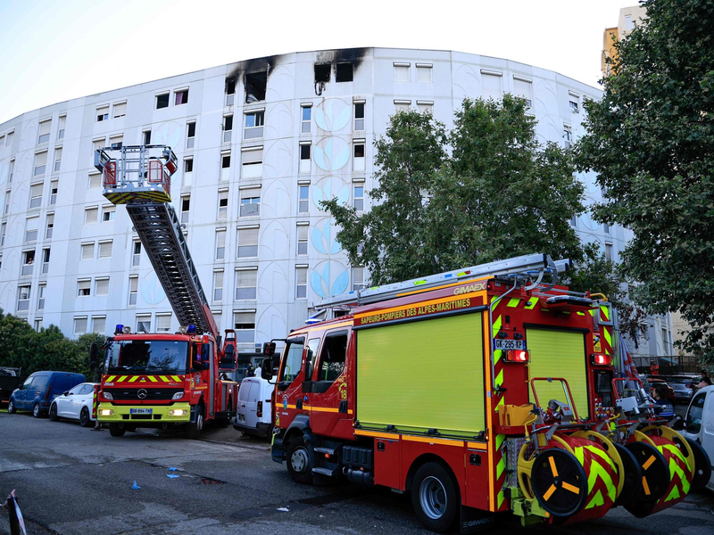 Auch Kinder sind bei einem Wohnungsbrand in Nizza gestorben. - Foto: Valery Hache/AFP/dpa