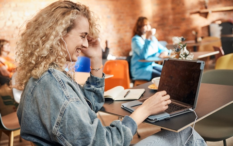 Trend 2024: Studierende wollen keine 40 Stunden arbeiten / UniNow enthüllt bevorzugte Arbeitszeitmodelle der Studierenden - Foto: presseportal.de
