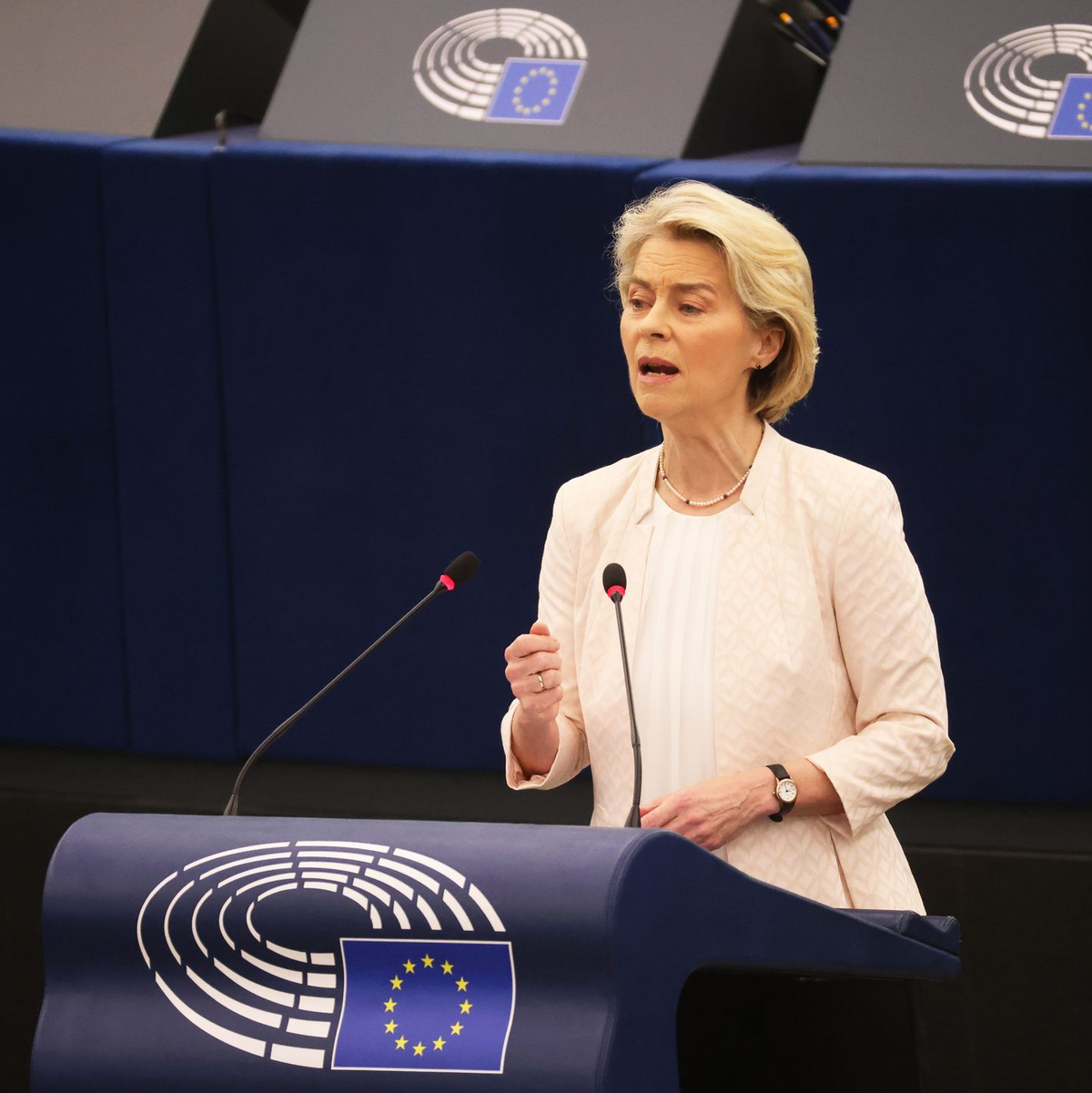 Bitten half nicht: Viele Mitgliedstaaten haben die Aufforderung von Ursula von der Leyen ignoriert, einen Mann und eine Frau zu nominieren. (Archivbild) - Foto: Philipp von Ditfurth/dpa