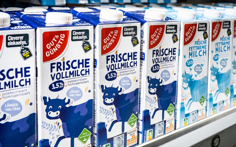 Wichtiger Meilenstein in der Tierwohl-Strategie erreicht / EDEKA-Verbund bezieht erstmals mehr als eine Milliarde Liter Milch aus Haltungsform 3 oder höher - Foto: presseportal.de Wichtiger Meilenstein in der Tierwohl-Strategie erreicht / EDEKA-Verbund bezieht erstmals mehr als eine Milliarde Liter Milch aus Haltungsform 3 oder höher - Foto: presseportal.de
