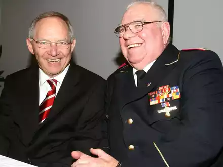 Trauer um DFV-Ehrenpräsident Hinrich Struve / Große Verdienste um deutsche Einheit der Feuerwehrverbände erworben - Foto: presseportal.de