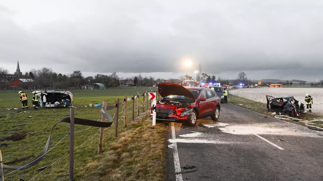 War es Mord? Bei einem Unfall wegen eines verbotenen Autorennens sterben zwei kleine Jungen. Im ersten Prozess sieht der Richter keinen Tötungsvorsatz, doch der BGH widerspricht. Jetzt muss neu verhandelt werden. (Archivbild) - Bild: Frank Tunnat/dpa