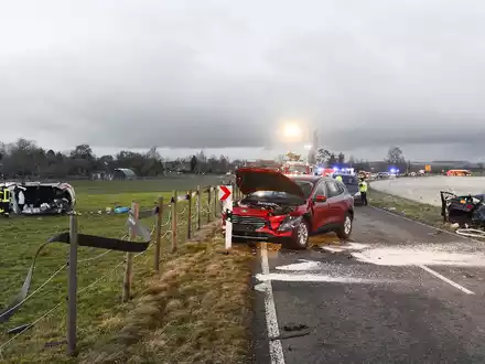 War es Mord? Bei einem Unfall wegen eines verbotenen Autorennens sterben zwei kleine Jungen. Im ersten Prozess sieht der Richter keinen Tötungsvorsatz, doch der BGH widerspricht. Jetzt muss neu verhandelt werden. (Archivbild) - Foto: Frank Tunnat/dpa