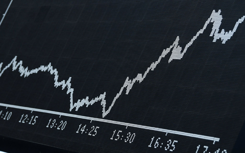 Kursgewinne an den Börsen mehren Geldvermögen (Archivbild) - Foto: Arne Dedert/dpa